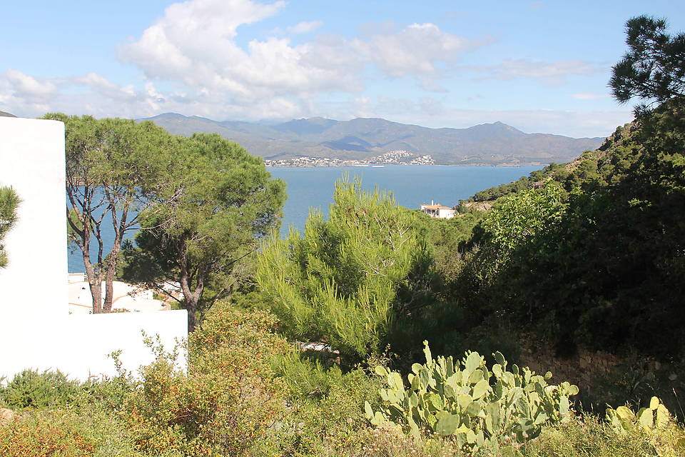 TERRAIN ENTRE MER ET MONTAGNE SUR LA COSTA BRAVA